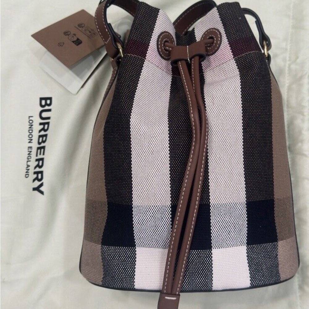 🔥🔥🔥Authentic Burberry Check Bucket - Picture 12 of 12